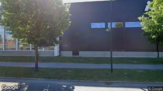 Industrilokaler till försäljning i Huddinge - Bild från Google Street View